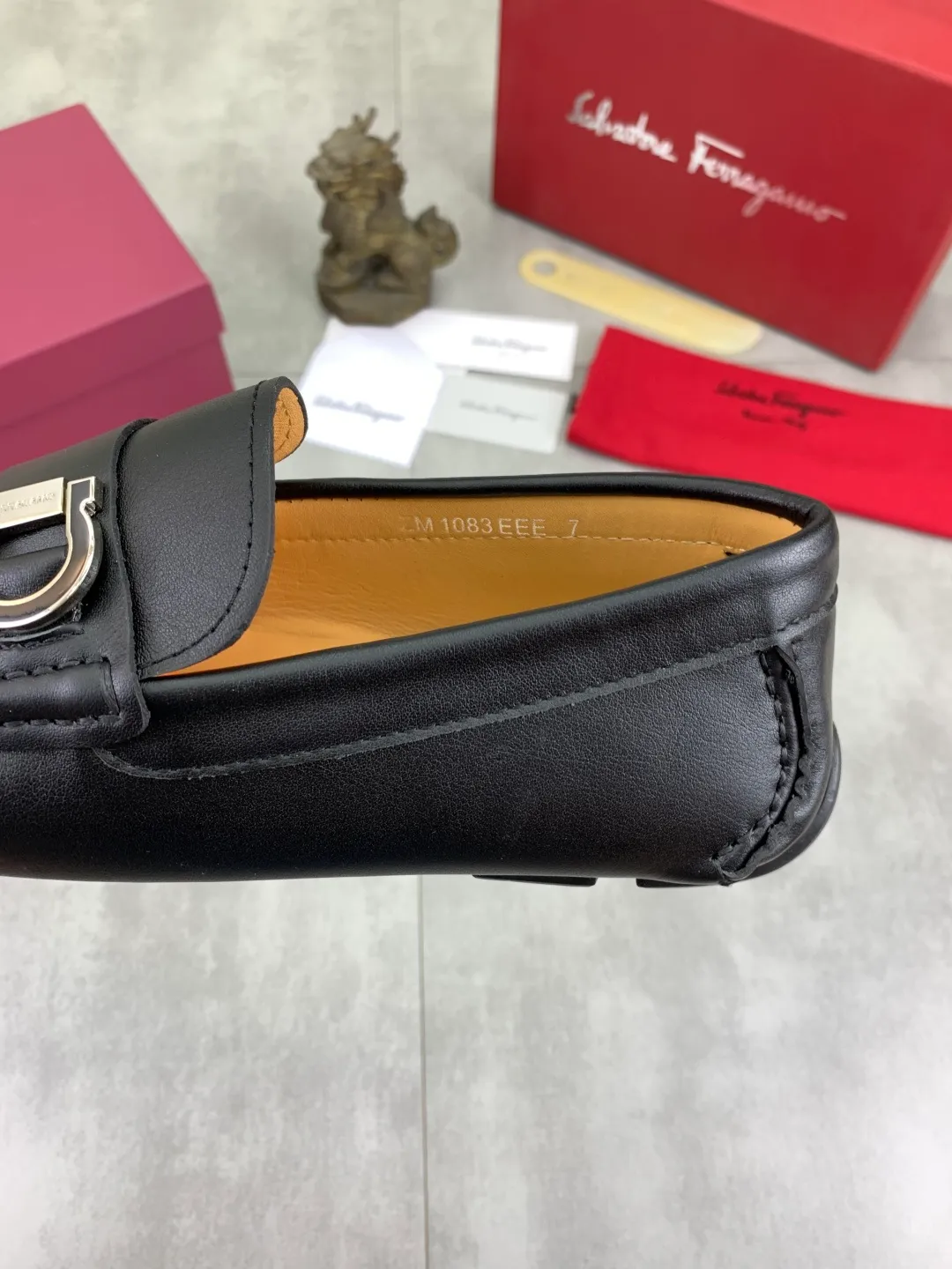 Men's shoes 💰P542 New model, high quality [Ferragamo/Ferragamo] Latest lazy slip-on shoes Original imported calfskin, imported cowhide lining + original luxury metal buckle + original combination outsole Comparison without pressure Code number: 38-45
